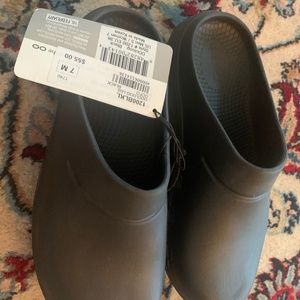 Oofos Black Women’s Clogs, size 7